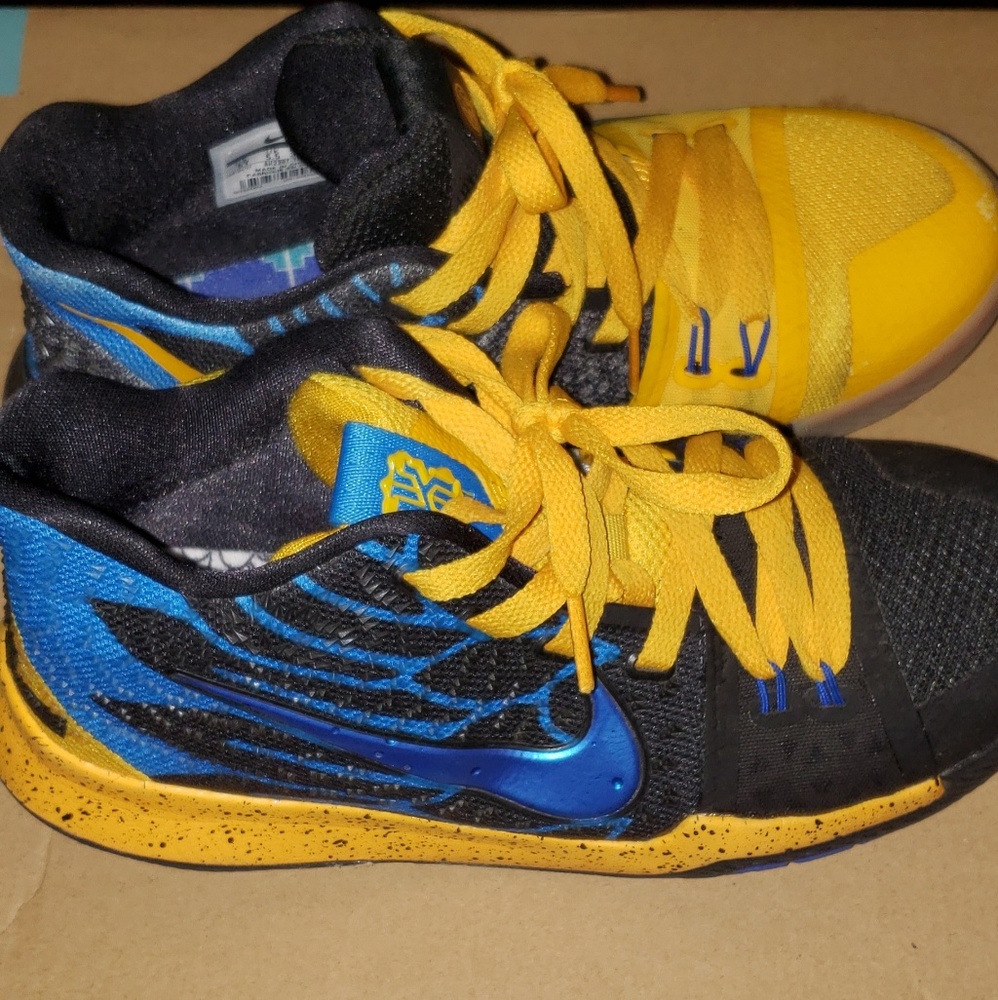 Boys Nike Kyrie 3